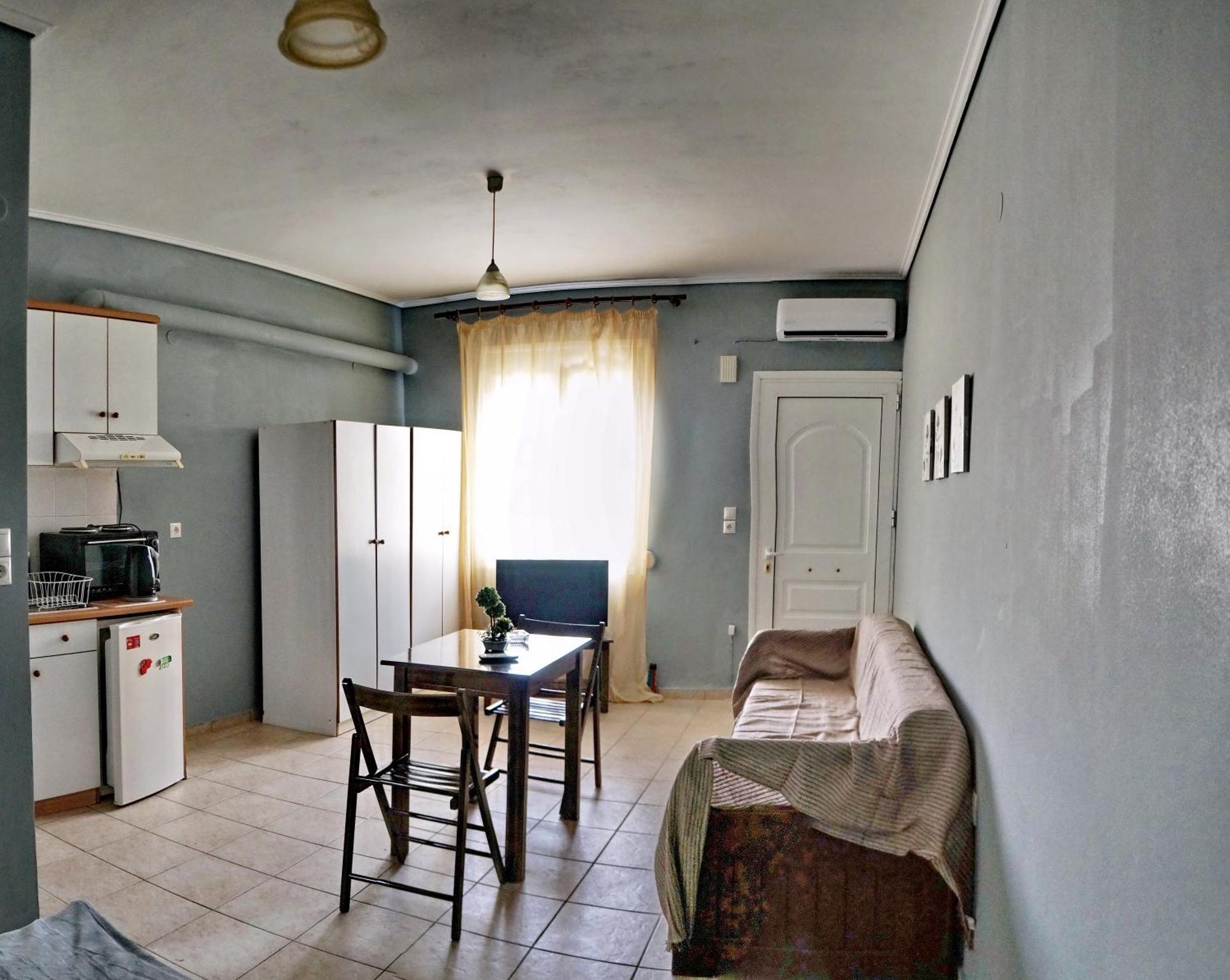 Akrotiri Apartment